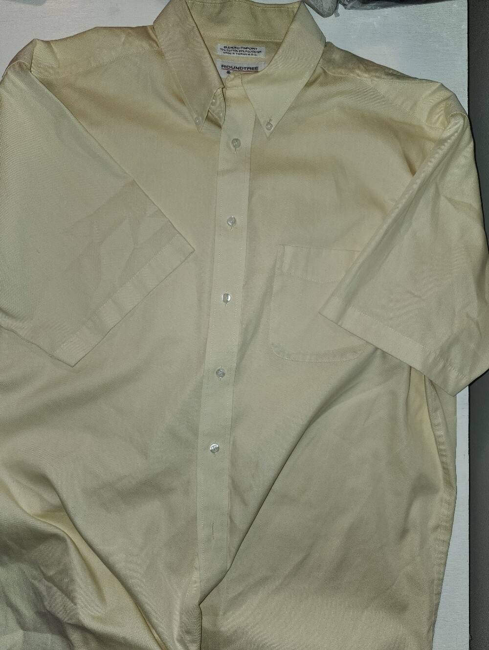 Roundtree & Yorke Men's Short Sleeve Button-Down Shirt in Light Yellow Cream